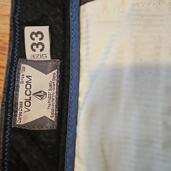 Volcom Dark Grey Plaid Shorts - Size 33 - Picture 3 of 6